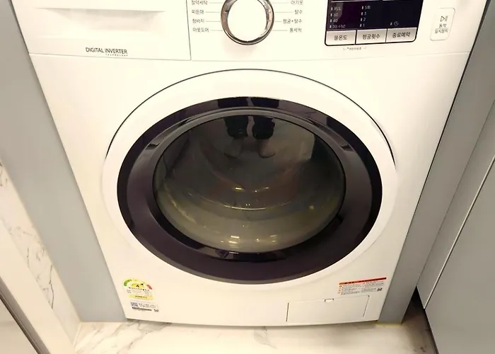 Apartament Near Hall Station, Myeongdong *